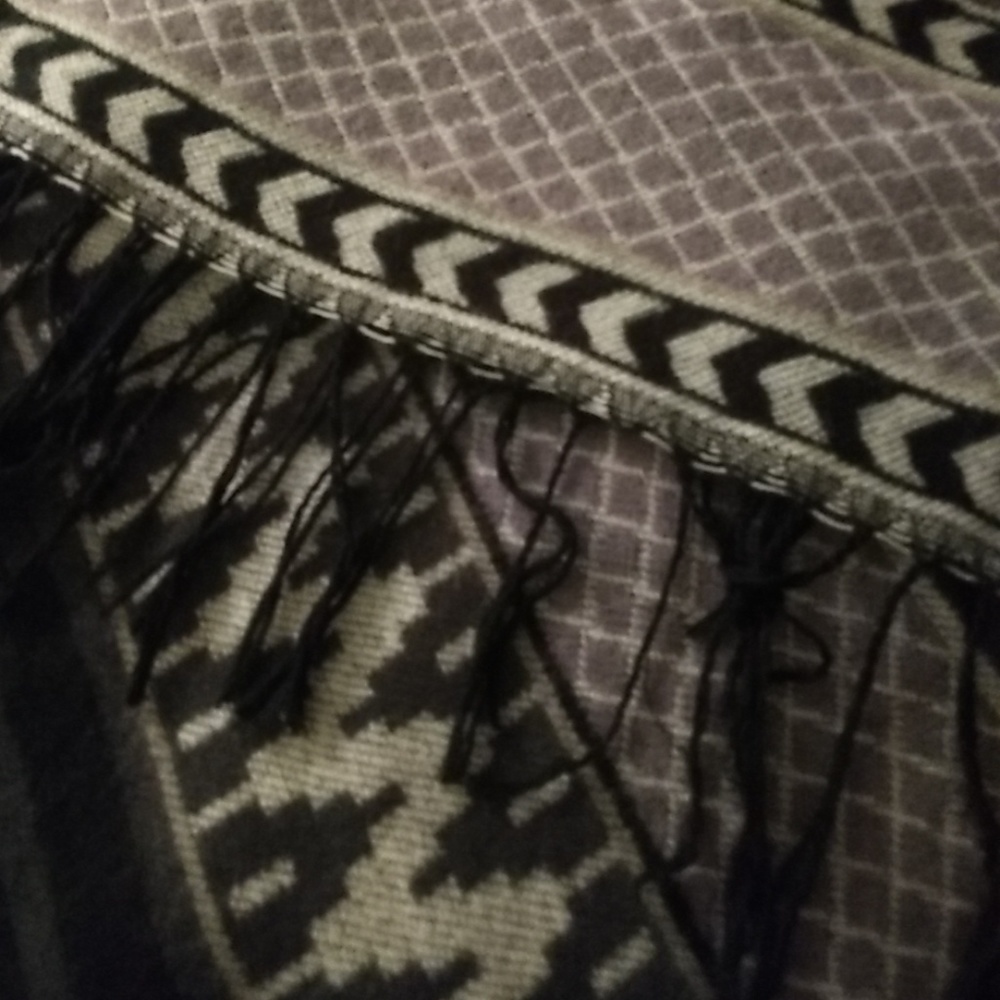 💰Poncho - Picture 4 of 5